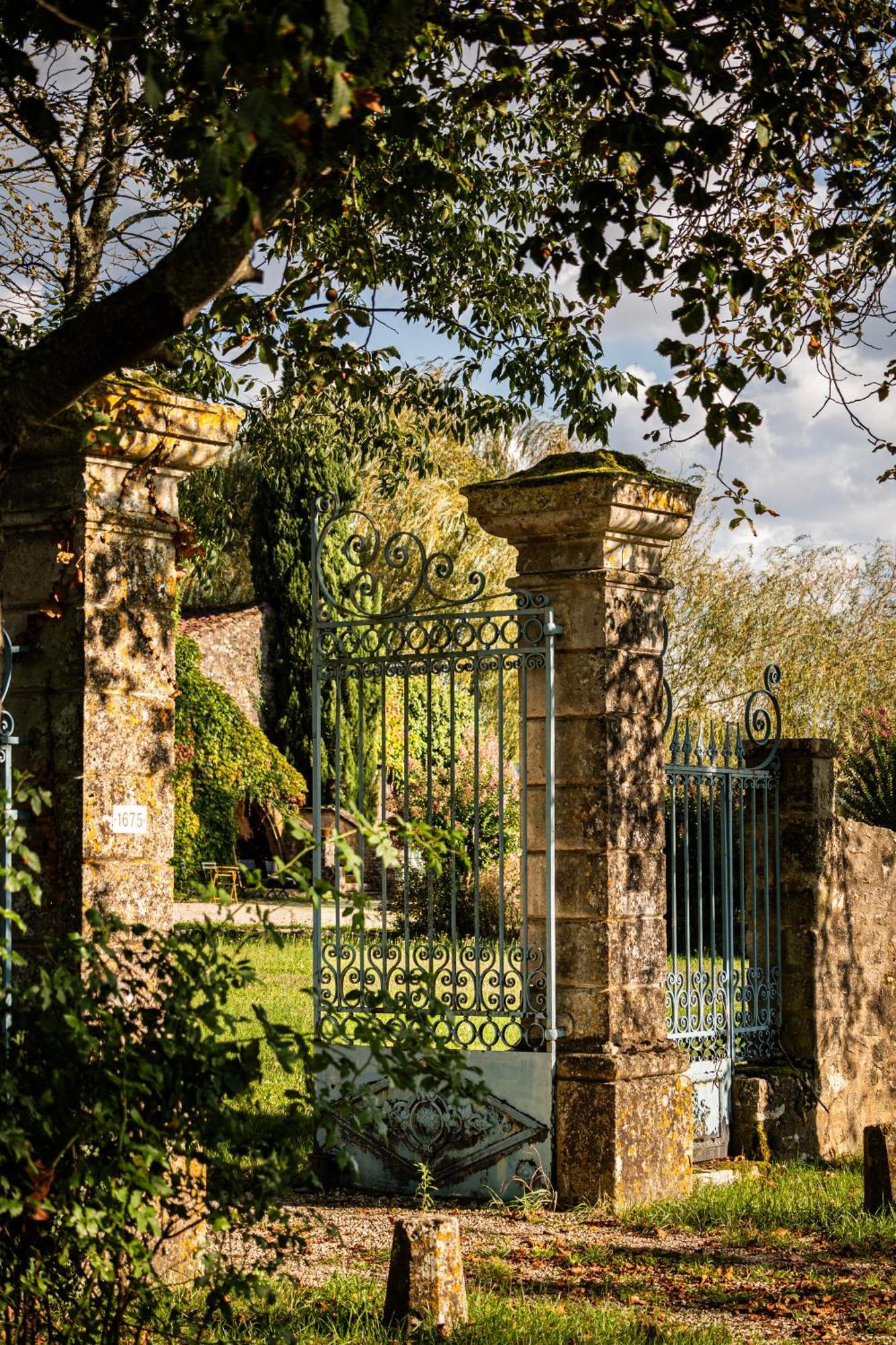 Chateau La Gineste - Castle And Vineyard Duravel 外观 照片